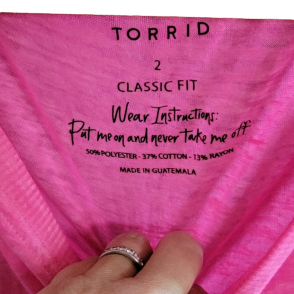 Torrid Hot Pink tank top. Size 2. Perfect for Summer ☀️⛱ - Picture 3 of 3